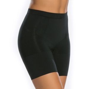 NWT SPANX OnCore Mid-Thigh Short #PP20